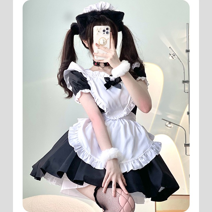 ピンクブルーメイド服