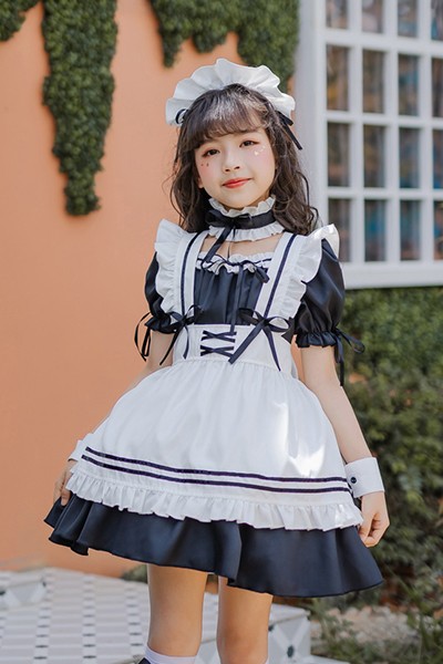 女の子 黒 メイド服